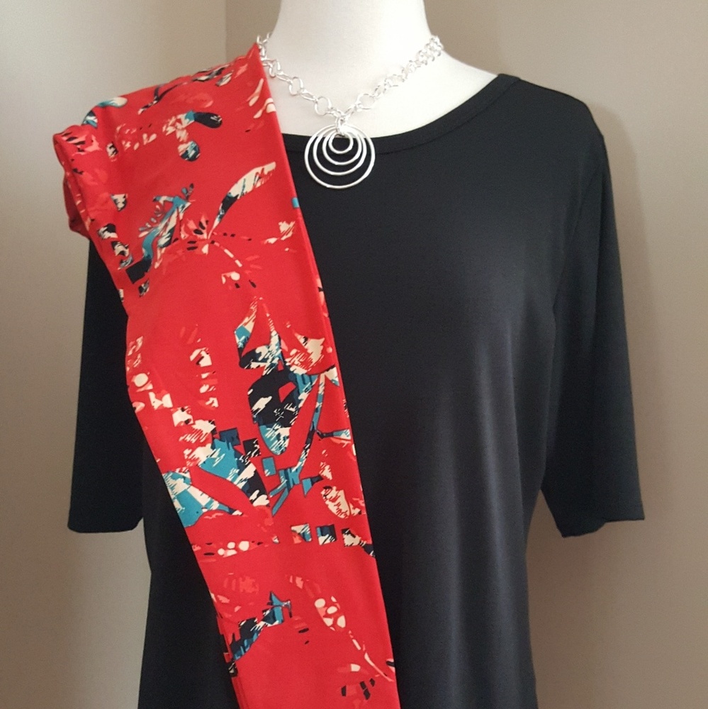 UNICORN - Lularoe Noir Gigi & OS Leggings Outfit